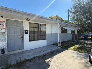 Building Photo - 521 SW 9th St