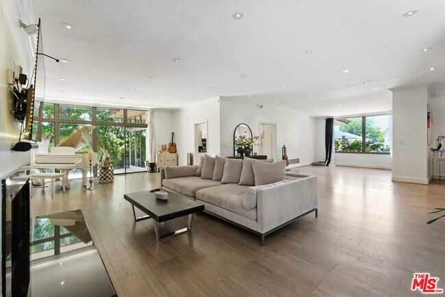 Foto del edificio - 5139 Collett Ave