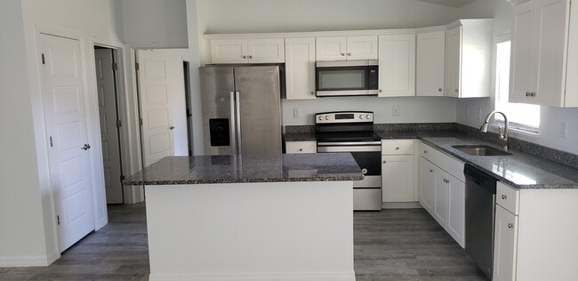 Building Photo - 49 Hemlock Radial