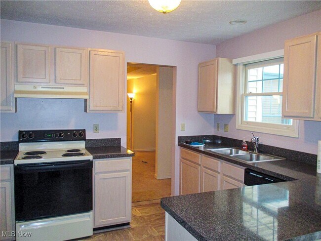 Building Photo - 1942 E 84th St