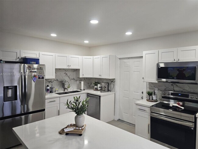 Foto del edificio - 75 SW 18th Ave
