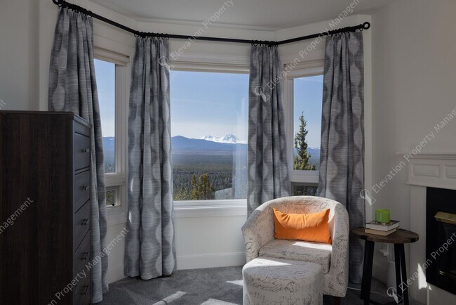 Foto del edificio - Luxury Living with Unmatched Cascade Views...
