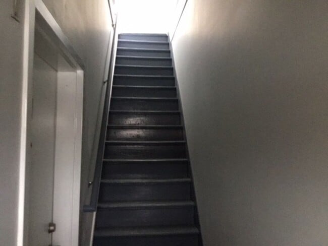 Building Photo - 688 State St