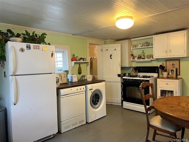 Foto del edificio - 11930 Main Rd