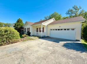 Building Photo - 120 Maxwell Dr