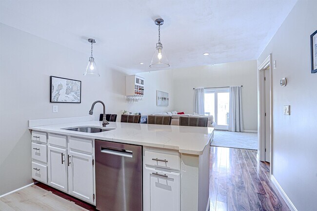 Foto del edificio - 35 Montrose Dr