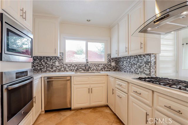 Building Photo - 25992 La Cuesta Ave