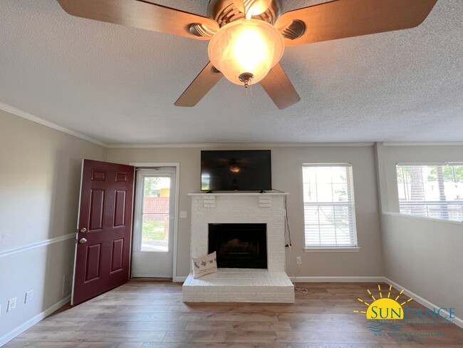 Building Photo - Lovely 3 Bedroom Home in Green Acres