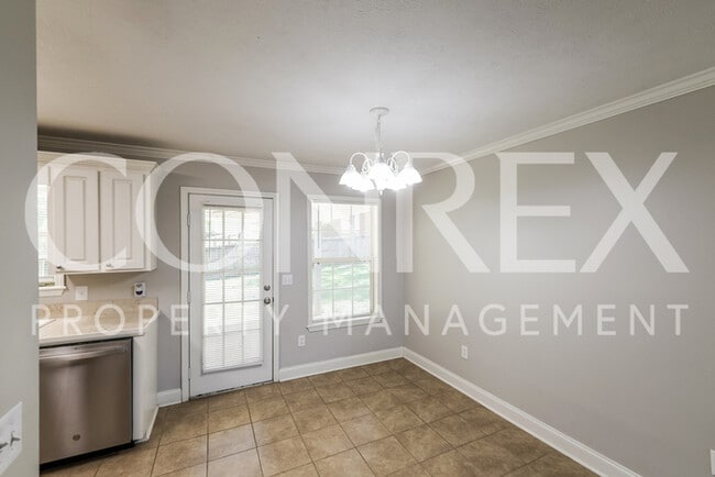 Building Photo - Adorable 3 Bedroom