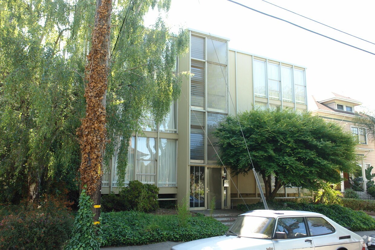 Building Photo - 2617 College Ave