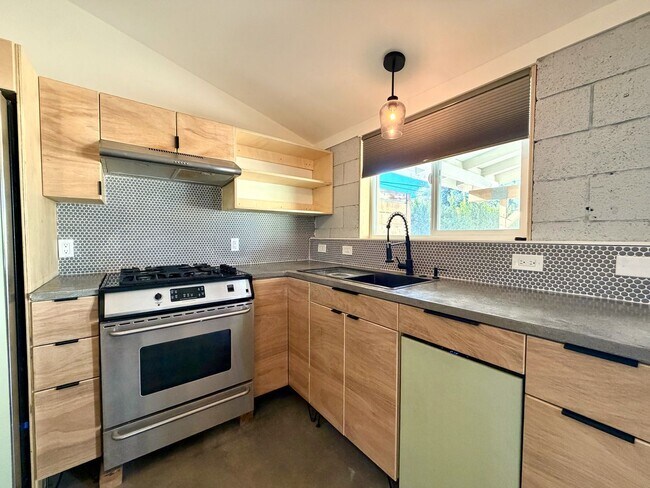 Foto del edificio - AVAILABLE NOW!! 2 Bedroom 1 Bathroom House in Cathedral City!