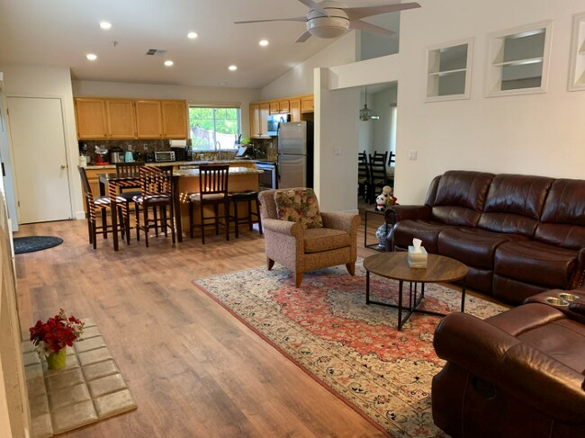 Building Photo - 1166 Saddleview Ct