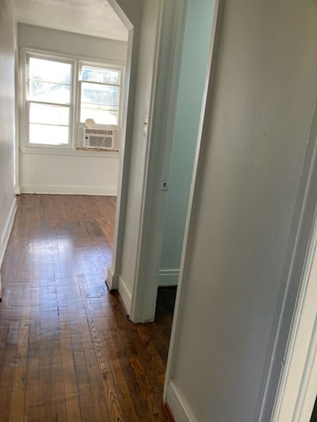 Building Photo - 705 4th St