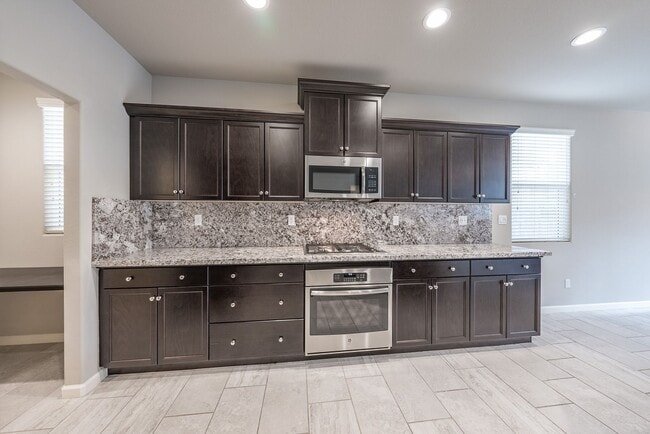 Building Photo - Beautiful 4-Bedroom Home with Office in Cl...