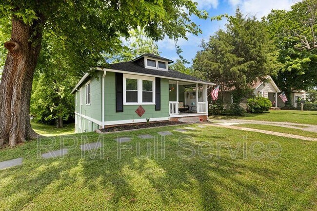 Building Photo - 1021 Crossland Avenue