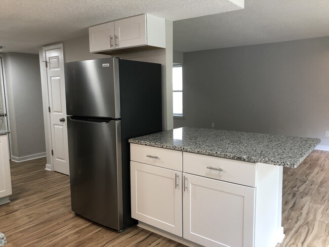 Foto del edificio - 723 NE Swann Cir