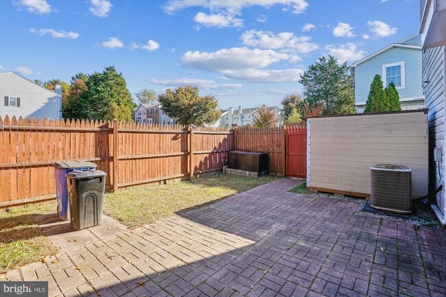 Foto del edificio - 6101 Hoskins Hollow Cir