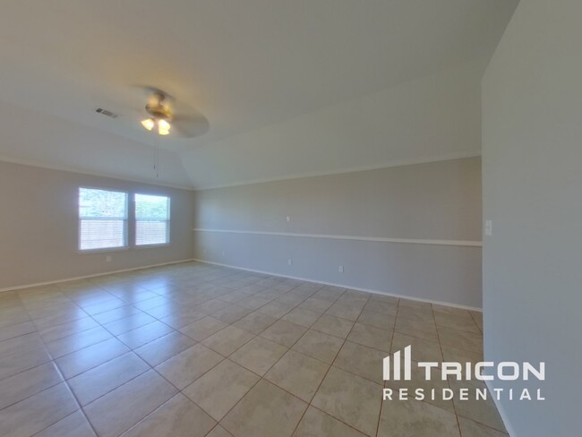Building Photo - 9600 Orinda Dr