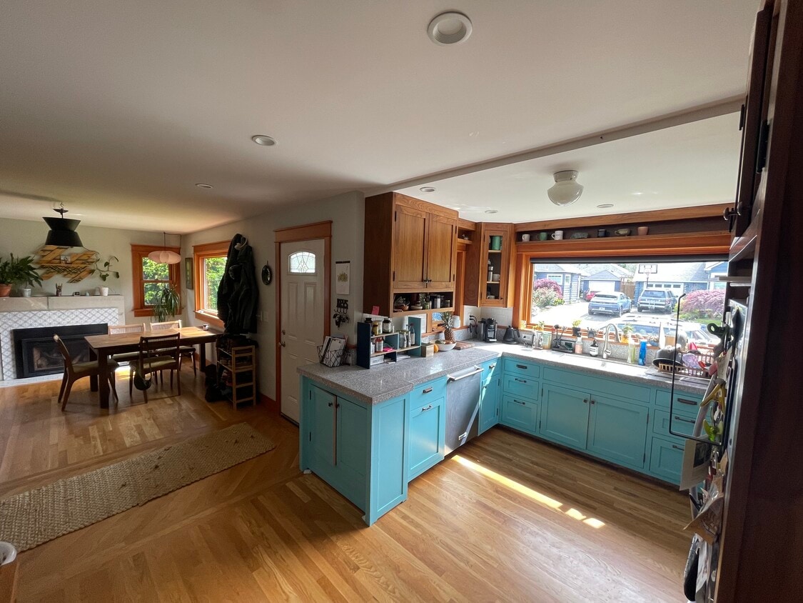 Primary Photo - 2913 SE 65th Ave