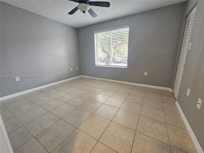 Foto del edificio - 2101 Glenmoor Dr