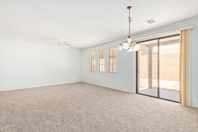 Foto del edificio - 2390 W Sleepy Ranch Rd