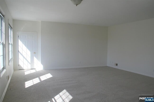 Building Photo - 16 N Maple Ave