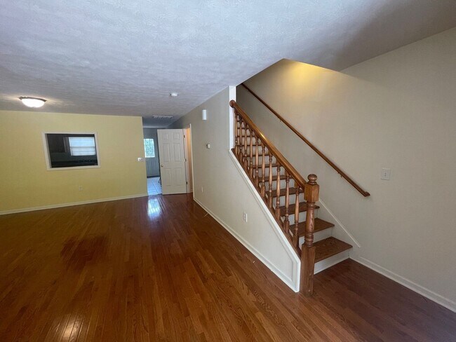 Foto del edificio - Radford 2 Bedroom, 2.5 Bath, Available TODAY