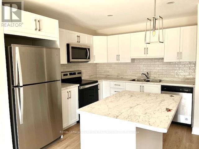 Building Photo - 69 Whitcomb Cres