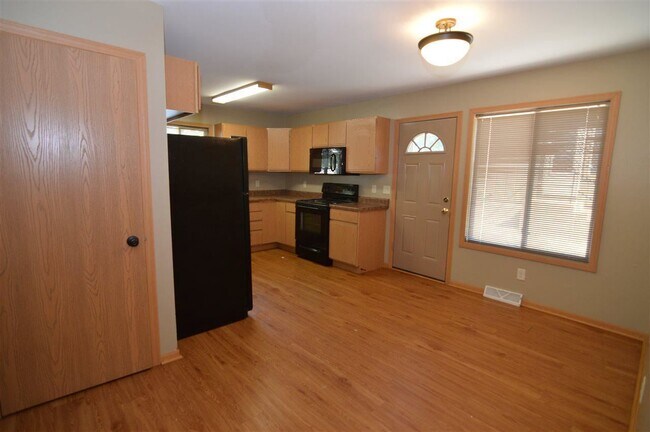 Building Photo - 1315 Loreen Dr