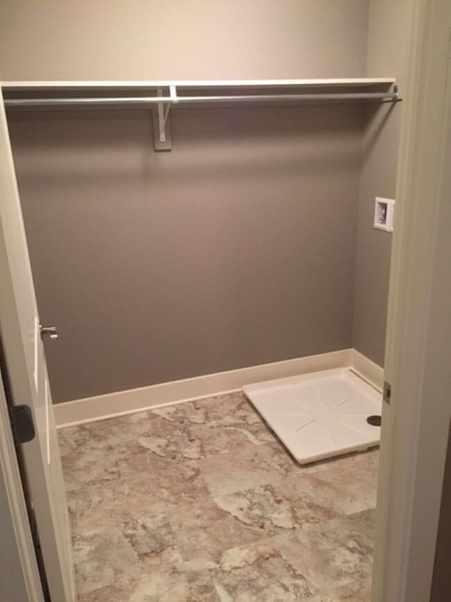 Building Photo - Maintenance free 3 bedroom 2.5 bath home in Stow