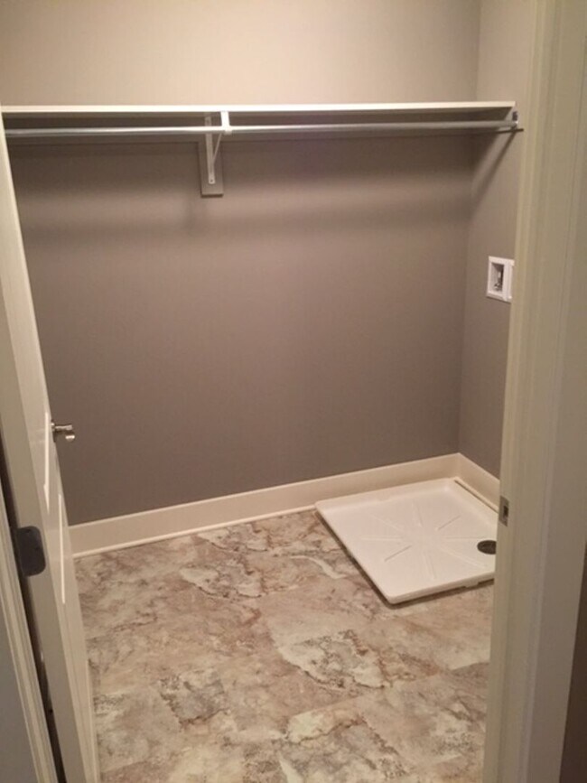 Foto del edificio - Maintenance free 3 bedroom 2.5 bath home in Stow