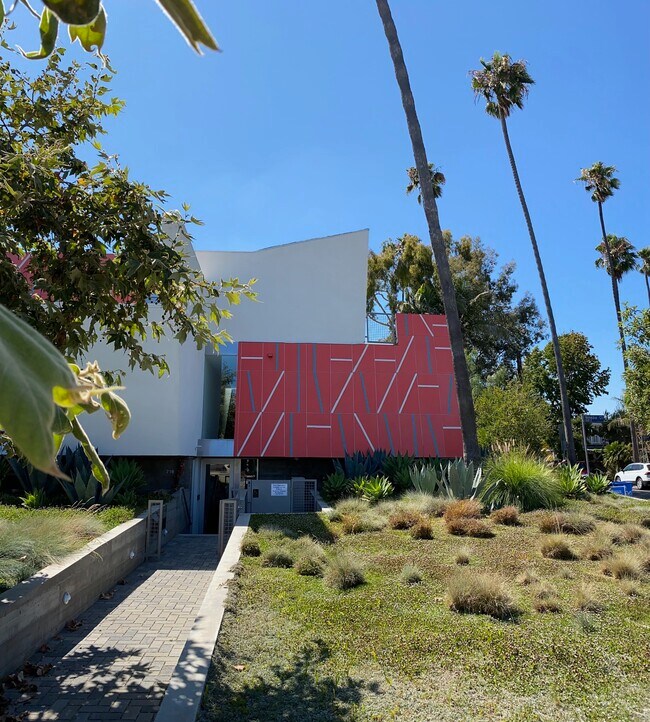 Building Photo - 721 Venice Blvd