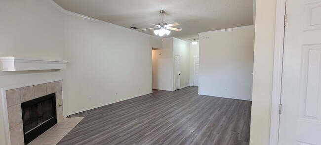 Building Photo - Spacious 4/2/2 in Frenship