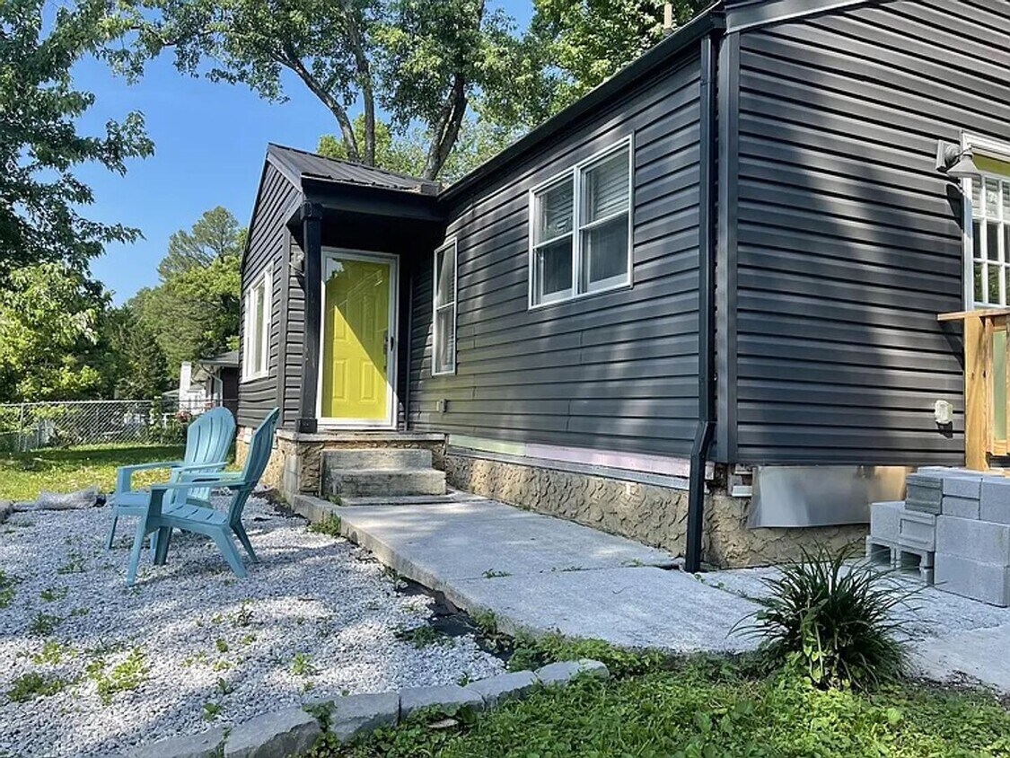 Foto principal - Cozy 2BR Home —1 minute from North Shore /...