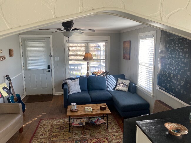 Foto del edificio - 1237 E Pleasant Run Pkwy S Dr