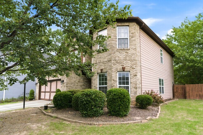 Foto del edificio - 3210 Warbler Way