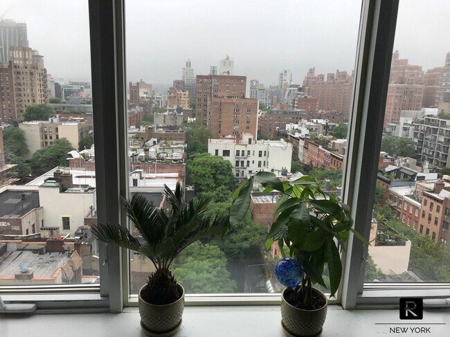 Foto del edificio - 303 West 21st Street