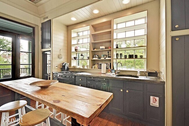 Foto del edificio - 3 br, 3 bath House - 264 Ashley Avenue B