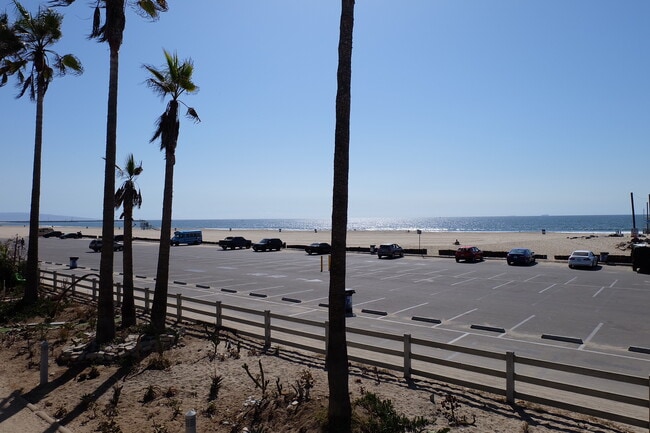 Building Photo - 3203 Ocean Front Walk