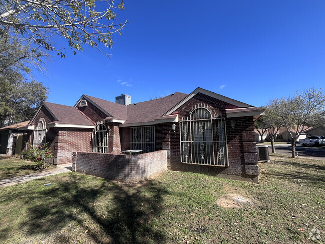 Building Photo - 1626 Eagle Crest Loop