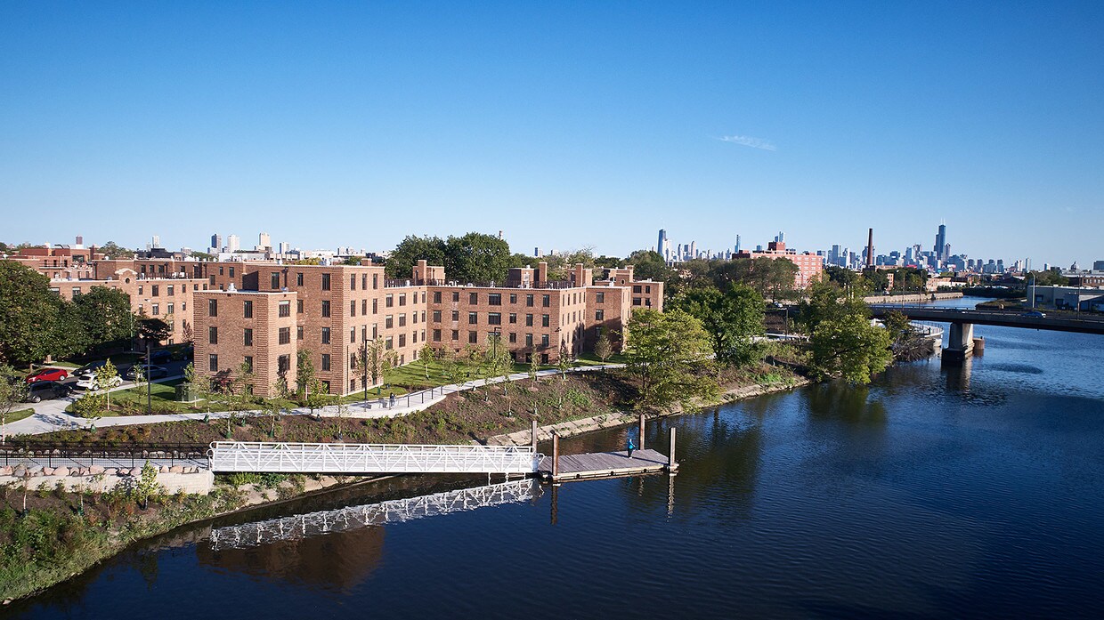 Primary Photo - 2755 N Hoyne Ave