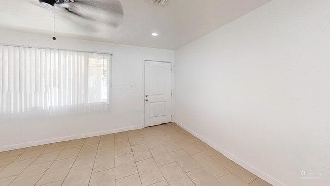 Building Photo - 1408 E Orange St.