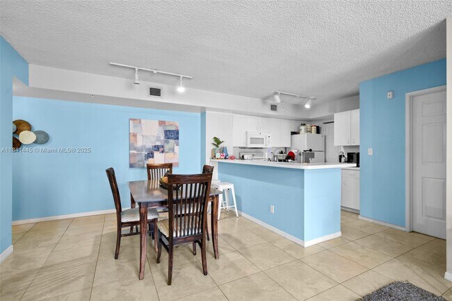 Building Photo - 2600 S University Dr