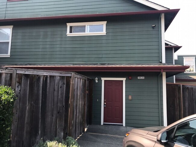 Building Photo - Nice 2 bedroom Windsor Townhouse