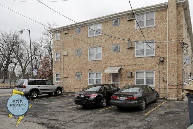 Building Photo - 3558 N Nagle Ave