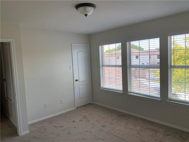 Building Photo - 1605 Lit Candle Cove