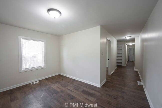 Building Photo - 512 N Chester Ave