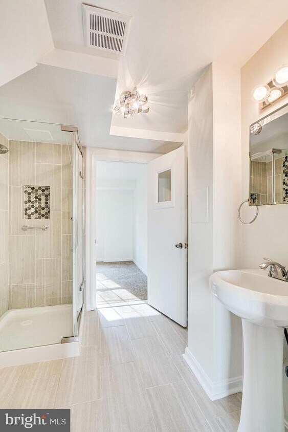 Foto principal - 4432 Longworthe Square