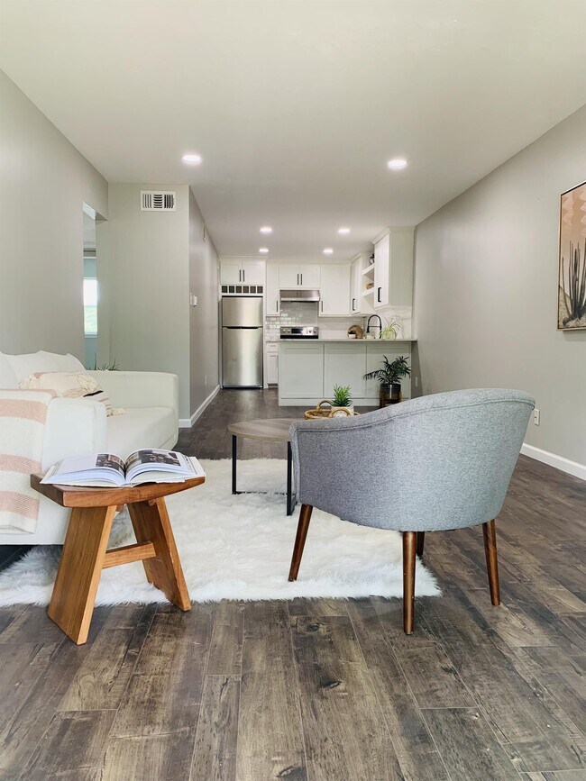 Foto del edificio - 6011 Danbury Ln
