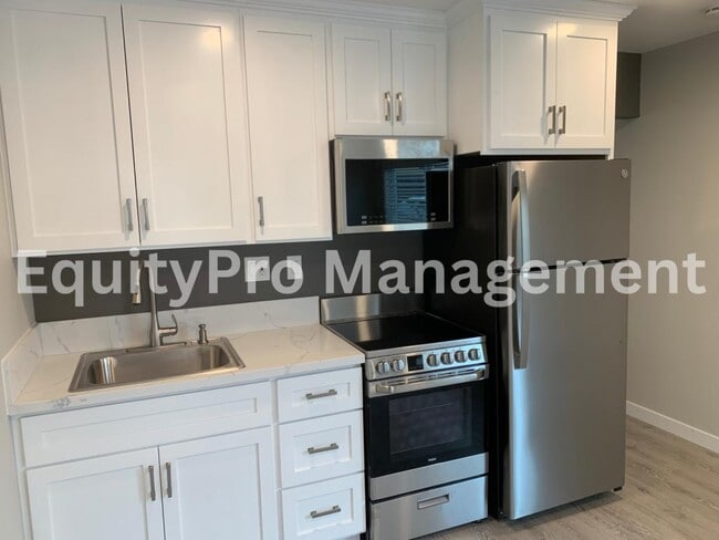 Foto del edificio - 7043 Pickering Ave